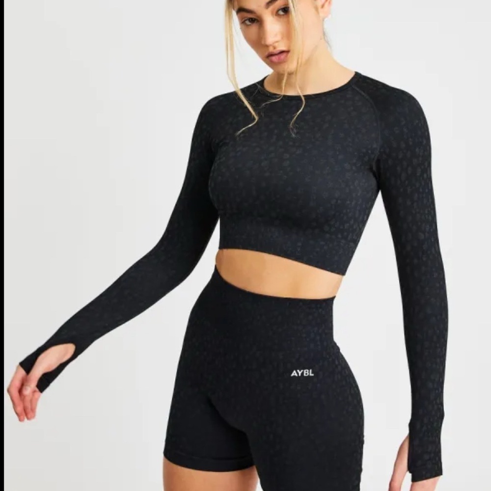 AYBL Womens Medium Evolve Speckle Seamless Long Sleeve Crop Top Black, Size M